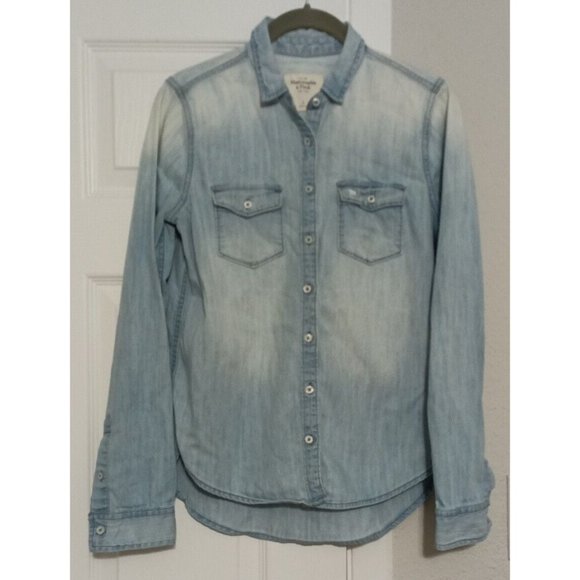 Abercrombie & Fitch Tops - Abercrombie And Fitch Ombre White/Blue Long Sleeve Button Shirt Size Small